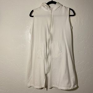 Seven Apparel UNISEX white hoodie, size XL.